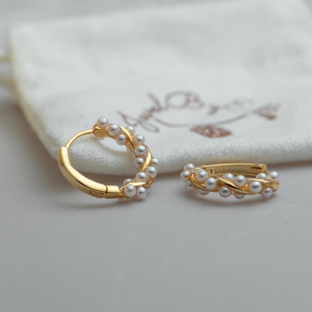 Elegant Gold Plated Hoop Earrings with Pearl Inlays - Picture 8 of 9